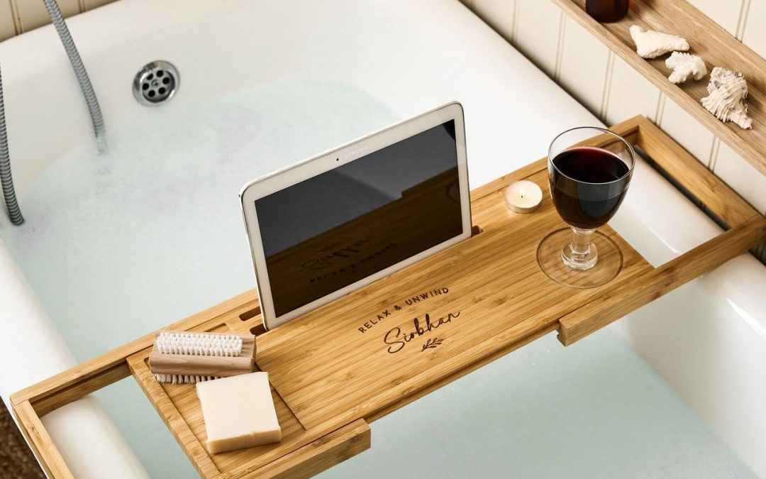 Personalisierter gravierter Badehalter aus Holz